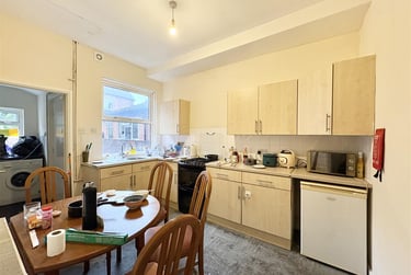 4 bed house, Russell Street, Radford, Nottingham, NG74FL - Image 3